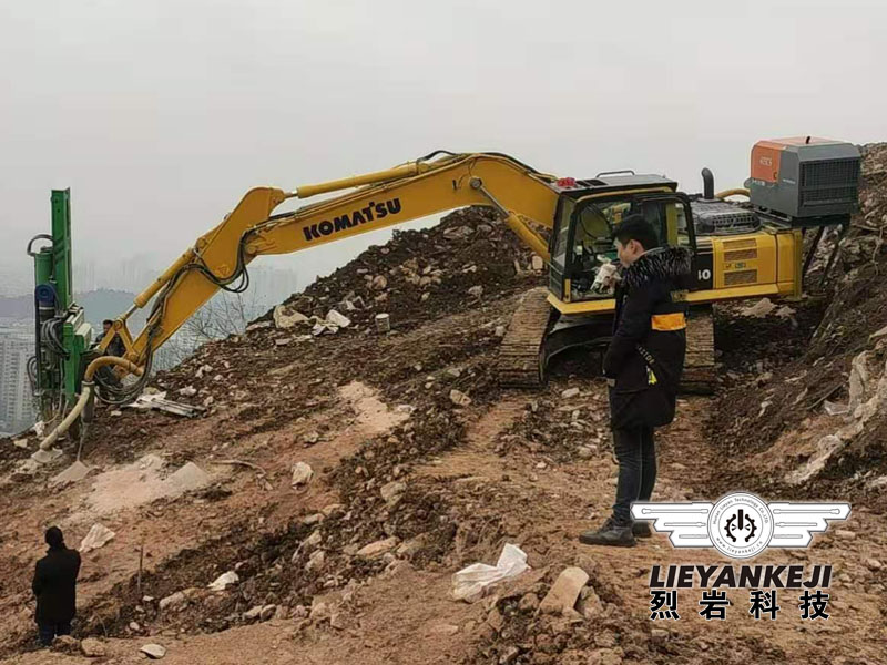 石坑道裂石液壓劈裂機(jī)具有分離效果好、作業(yè)效率高、安全可靠等優(yōu)點(diǎn)