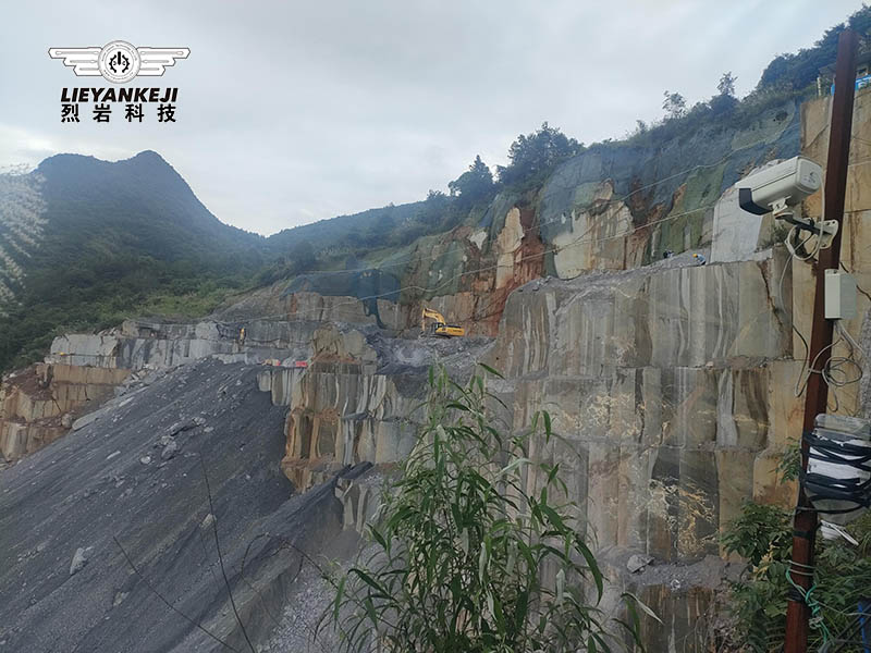  巖石破碎劈裂機(jī)